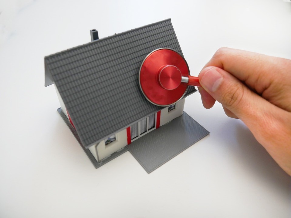 Qui assure une maison en construction ?