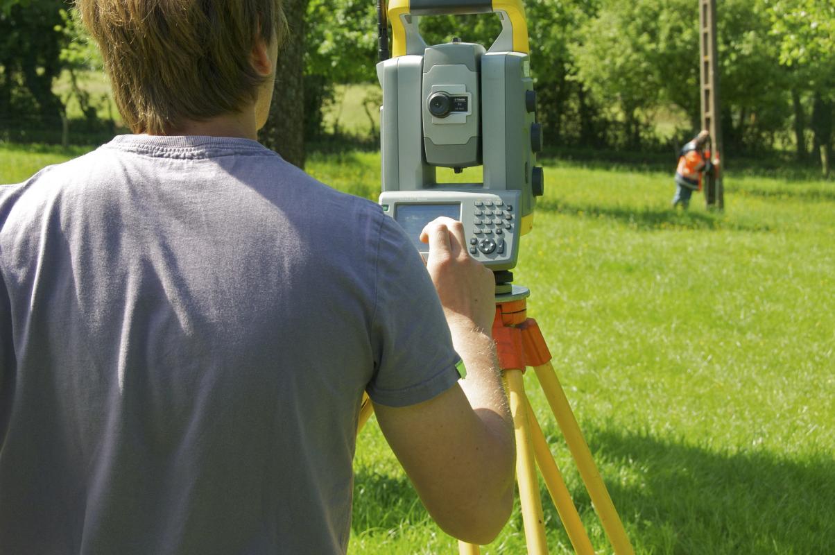 Est-il obligatoire de borner un terrain pour le vendre ?