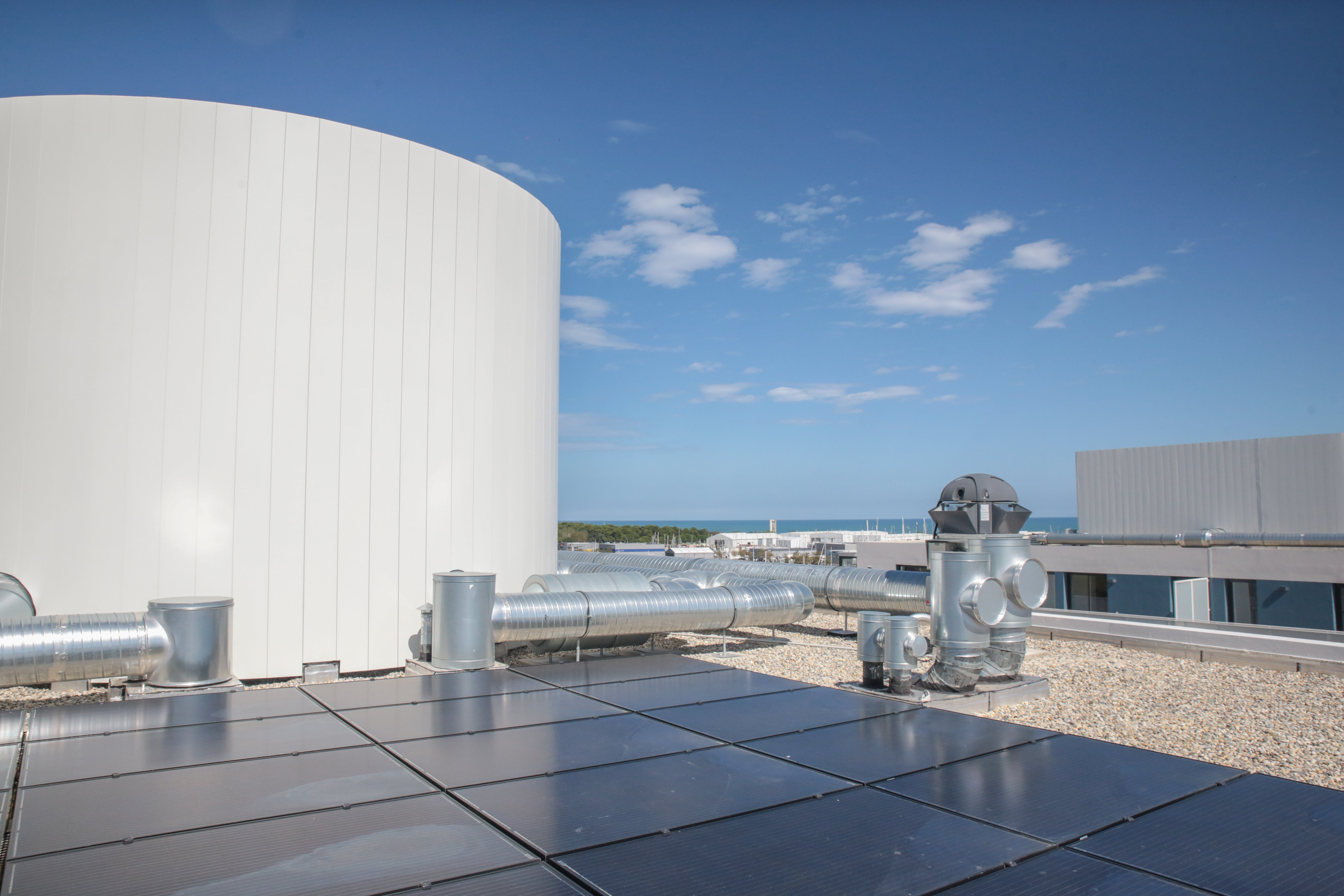 panneaux photovoltaique bleu d'ancre